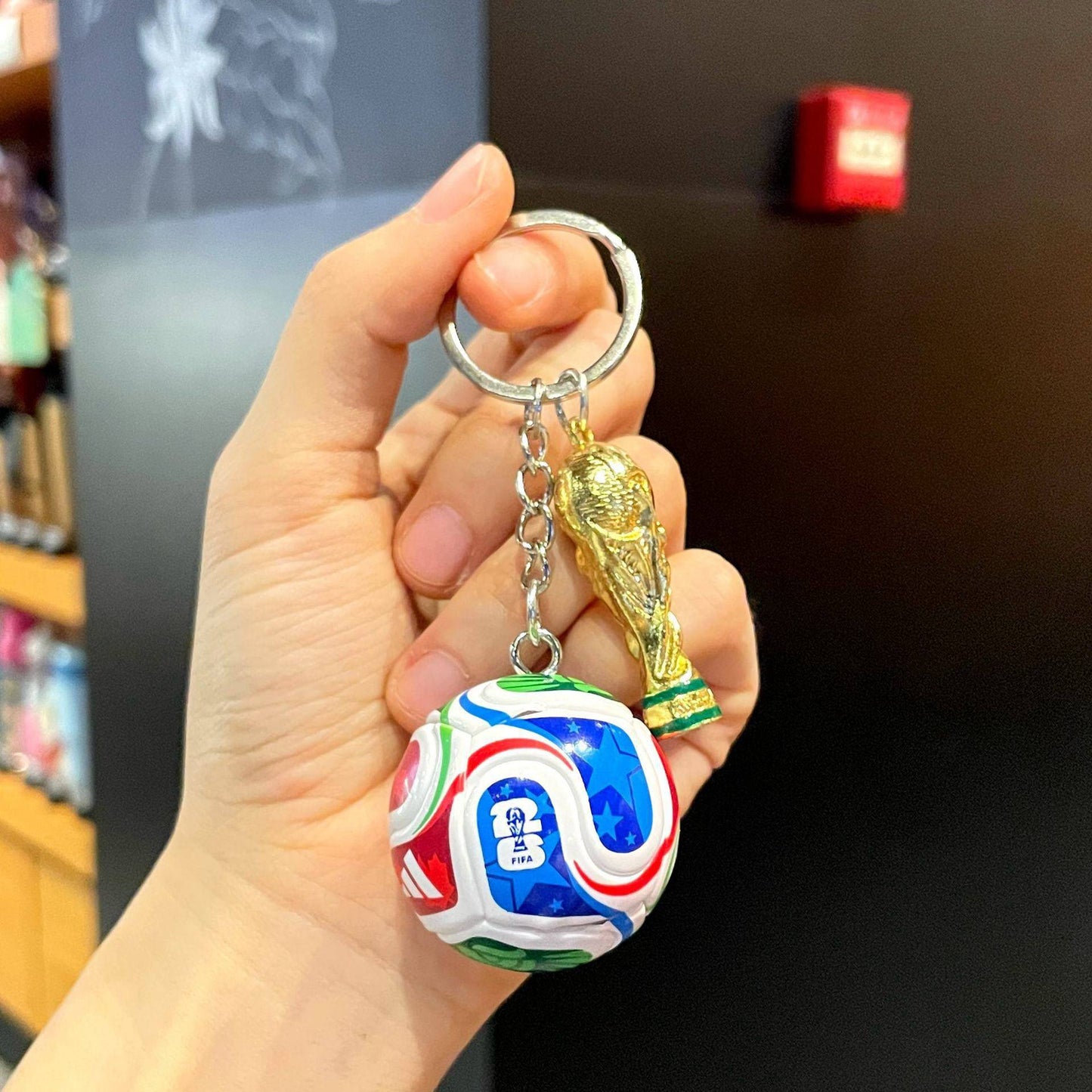⚽🏆 2026 FIFA World Cup FIFA Trophy & Ball Keychain